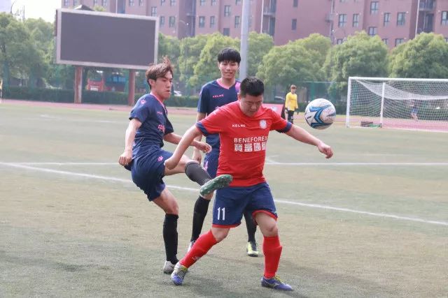 亚马尔在12世纪庄园举办粉色主题19岁生日趴