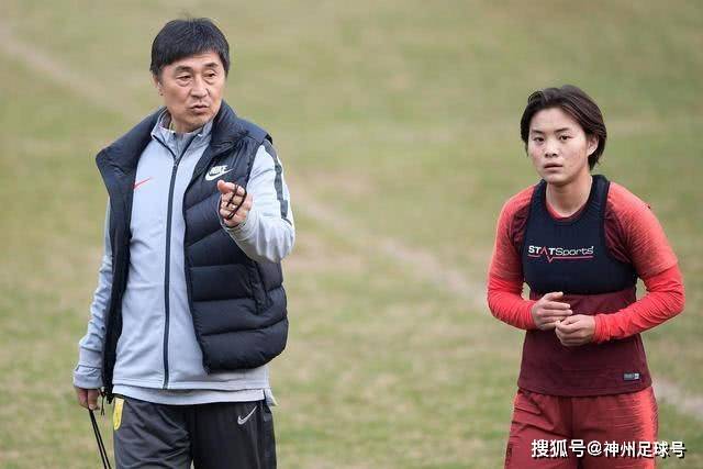 尤文、AC米兰与加拉塔萨雷追逐曼联队长B费